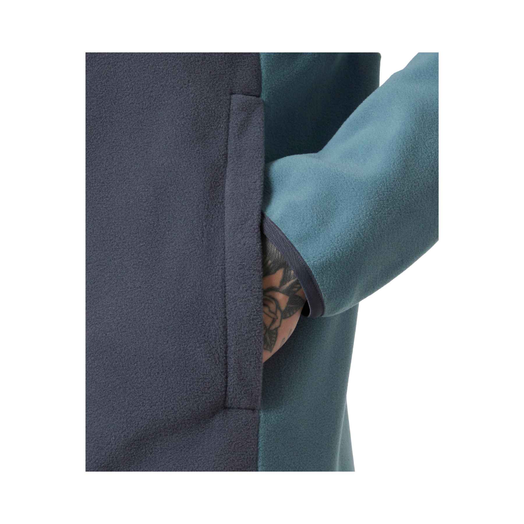 Helly Hansen Daybreaker Snap Pullover in Washed Navy