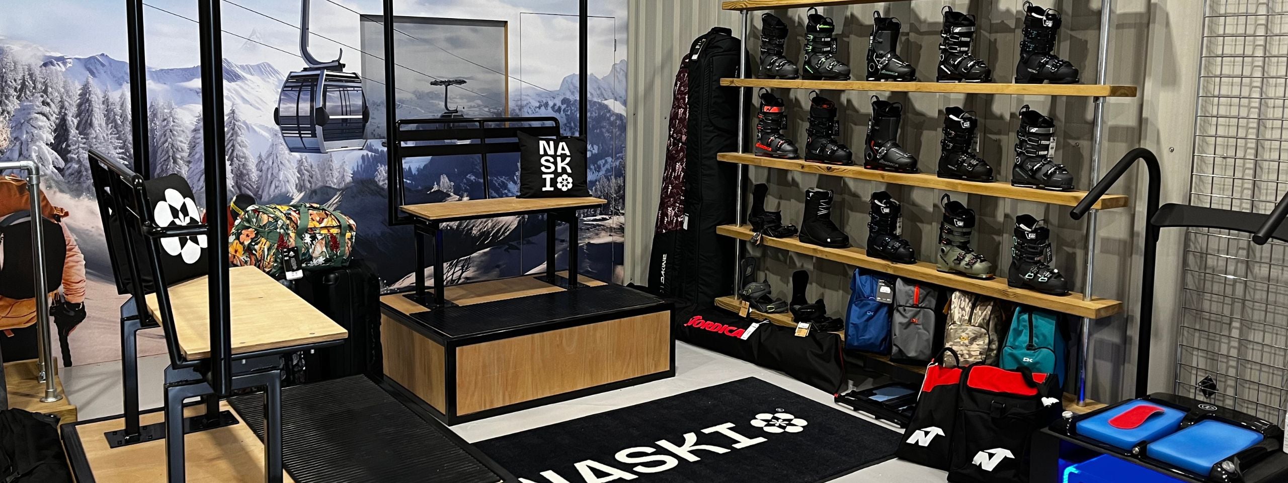 Ski boot fitting area